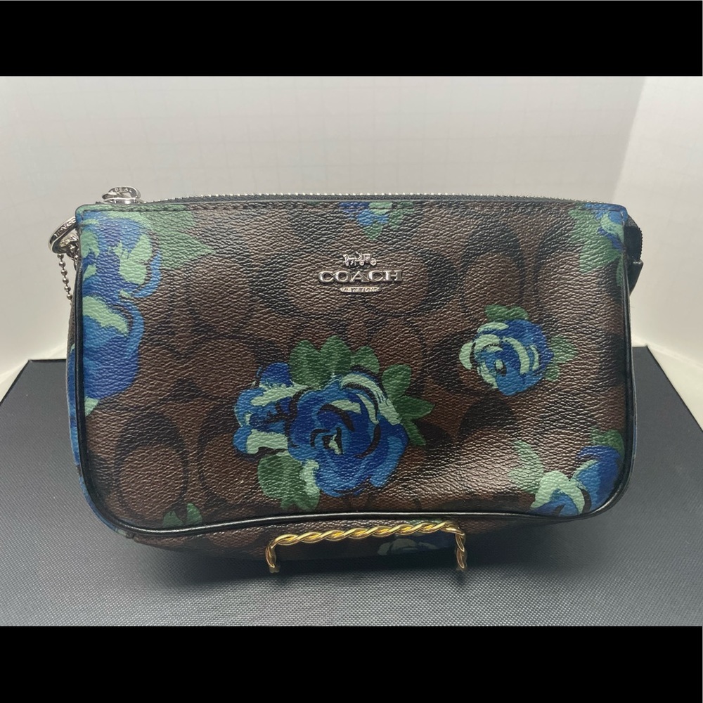 New coach purse/wristlet